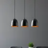 EMOB Le lustre Tatum se compose d'un corps en métal noir élégant et d'une hauteur réglable. Ses dimensions sont de 70 x 20 cm et sa ha...