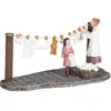 LuVille Kerstdorp Miniatuur Paula helpt mama - L13 x B6 x H7 cm