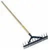 Scarificateur en acier et bois.