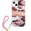 Coque pour iPhone 13 Guess, Motif Camouflage avec lanière de transport Rose