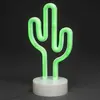 Konstsmide 3075-900 Statuette tubulaire LED Cactus avec minuterie 6 h 90 diodes vertes à piles pour l'intérieur et l'extérieur Fonctionne avec 3 piles AA 1,5 V (non incluses) Blanc