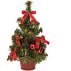 Idena 8582154 Sapin de Noël décoratif avec 20 LED en blanc chaud, env. 35 cm de haut, avec décoration d'arbre rouge en pot, avec minuterie de 6 heures, fonctionnement à piles, décoration pour
