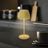 B.K.LICHT Briloner Champ Mini lampe de table LED sans fil IP44, intensité lumineuse variable, tactile, batterie, German Design Award Winner 2025, vert, Ø8,5 x