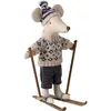 Maileg Papa Souris en hiver et sa paire de skis Bleu