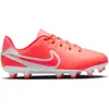 Nike jr. Tiempo legend 10 academy in de kleur oranje.