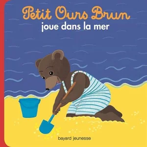 Petit Ours Brun Joue Dans La Mer