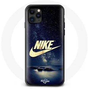 Coque pour Iphone 13 Nike Logo Doré Nuit Étoilée Maniacase