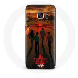 Coque pour Samsung Galaxy S7 Edge Stranger Things Saison 4 Affiche Art Equipages de la Nouvelle Théorie Maniacase pas cher