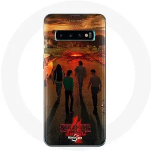 Coque pour Samsung Galaxy S10 Stranger Things Saison 4 Affiche Art Equipages de la Nouvelle Théorie Maniacase pas cher