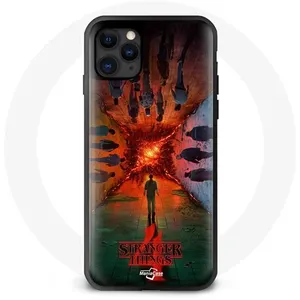 Coque pour Iphone 13 Mini Stranger Things Saison 4 Affiche Equipages de la Nouvelle Théorie Maniacase