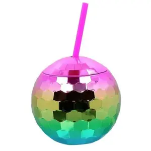 Boland GOBELET BOULE DISCO AVEC PAILLE 650ML MULTICOLORE Multicolore