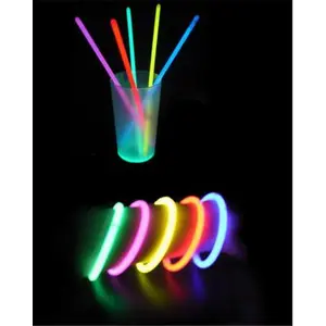 15 x Armbanden Glow in the Dark led breekbandjes.