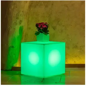 TEKCNOPLAST Lampe carré en résine h 40 Lampe Blanche 40x40 cm mod. Cube lampe verte pas cher
