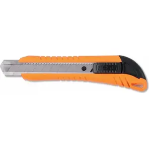Cutter Beta avec 2 lames de rechange 18mm pas cher