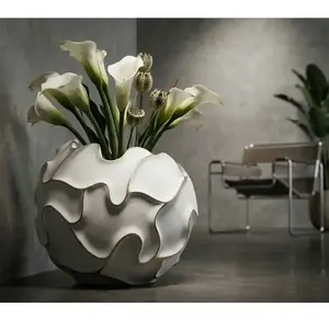 Cachepot en résine blanc avec décorations en relief Ø 44x37  cm pas cher
