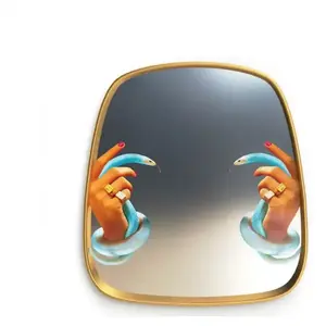 Seletti SELETTI Toiletpaper Miroir avec Cadre Doré Mains avec Serpents pas cher