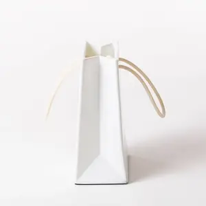 SHOPPING BAG-Lampe à poser LED H18.5cm Blanc Seletti - designé par Alessandro Zambelli L 12cm / l 7,5cm / H 18,5cm pas cher