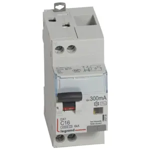 Disjoncteur différentiel DX³4500 arrivée haute et départ bas à vis u+n 230V 16A type ac 300mA courbe c 2 modules Legrand 410725 pas cher