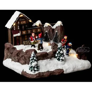 Comparateur de prix : ATMOSPHERA Village de Noël chalet et patineur animé 9 LED à piles Feeric lights & christmas