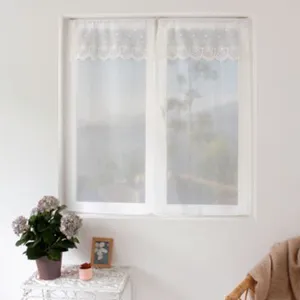 Paire de petits voilages avec top à volant brodé Blanc 60x90 cm