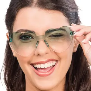 Chaks 14069-20 Lunettes Coeur plastique verres fumés Vert pas cher
