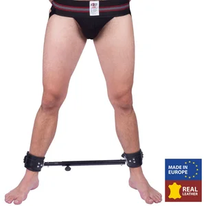 Barre en métal réglable avec menottes en cuir - 35 à 60cm   pas cher