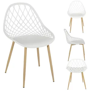 PARIS PRIX Lot De 4 Chaises D'extérieur En Plastique "Malaga" - Blanc - P 53,3 X H 83,4 Cm pas cher