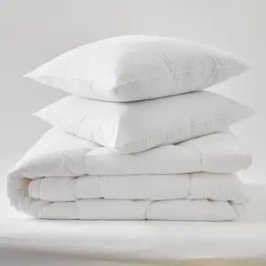 BLANREVE Pack Couette très chaude 240 x 220 + 2 Oreillers 60 x 60 Polycoton "Confort" traité Anti Acarien Soft & care pas cher