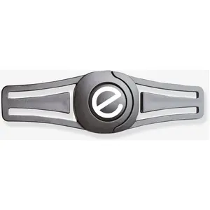 Ezimoov Clip de sécurité Ezi Safe Clip : fixation facile, revêtement anti-dérapant, bouton de dégagement rapide, plastique recyclé, compatible avec la plupart des harnais. Dimension pratique : 4,8 x 15,2 cm