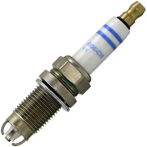 BOSCH Bougie d'allumage 0242240590 - Pour moteur essence pas cher