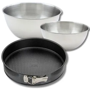 De set bevat 1 springvorm van 30 cm, 1 Zenker spatel en 2 Fackelmann r... pas cher
