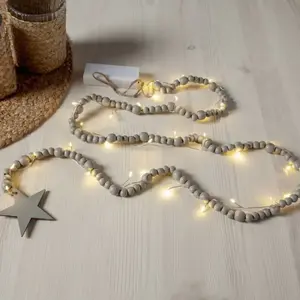 Star Trading Kerstverlichtingsketting 'Beady' met houten kralen en ster, batterijen + timer, warm wit, grijs, L 150cm