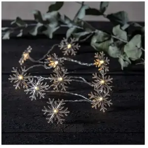 Star Trading Batterijgevoede kerstverlichtingsketting 'Izy', 10 LED-sneeuwvlokken, timer, warm wit, L 135 cm