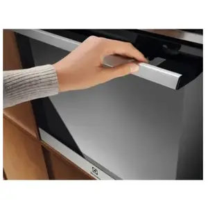 Electrolux Four intégrable multifonction 72l 60cm pyrolyse inox - EOE7... pas cher