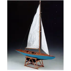 Maquette bateau en bois : Monotype de classe internationale