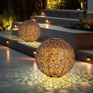 EXPO BÖRSE Lampe solaire d'extérieur, boule, décoration de jardin solaire, lampe solaire, rouille, piquet, poinçonnage décoratif floral, métal, LED blanc chaud, pas cher