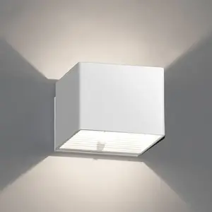 FHL easy! Magnetics - Draadloze wandlamp met sensor - 2W LED - 10,5 x 8 x 10,5cm - USB oplaadbaar - bewegingssensor - magnetische bevestiging - IP44 - Wit