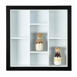 Interlink Etagère murale April en noir et blanc fait de MDF à 7 compartiments. pas cher