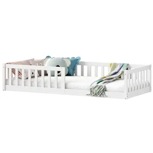Idimex Lit enfant GUSTAVO lit au sol 90x200 cm d'inspiration Montessori, avec barrières de protection, en pin massif lasuré blanc