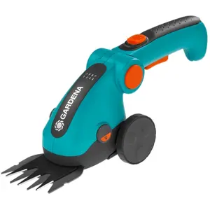 Cisaille à gazon à batterie GARDENA - ComfortCut Li - Manche télescopique orientable pas cher