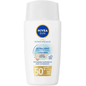 NIVEA SUN UV Face Specialist Ultra Light Daily Fluid Light Tinted SPF5... pas cher