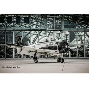 Revell Modelbouwpakket - Gift Set T-28B Trojan: Flying Bulls 25th Anniv. 1:48 pas cher