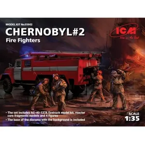Maquette Camion Chernobyl 2. Fire Fighters - ICM - AC-40-137A firetruck - 4 Figures - Diorama Base pas cher