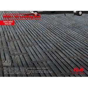 ICM Modelbouwpakket Diorama - 72216 M8A1 Amerikaanse Landingsmat voor ... pas cher