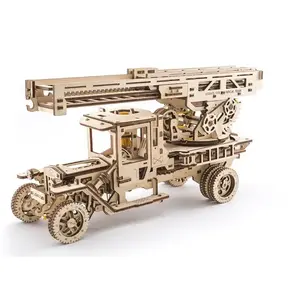 Ugears Kit modèle en bois - Camion de pompiers pas cher