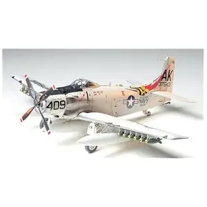 Tamiya Douglas A-1H Skyraider US Navy pas cher