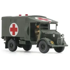1:48 Tamiya 32605 British 2-ton 4x2 Ambulance - Austin K2/Y Plastic Mo...