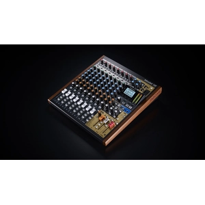 Tascam Model 12 10-kanaals mengpaneel + podcast features