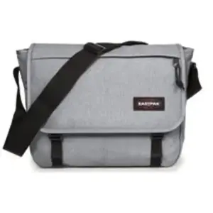 EASTPAK Sac à bandoulière Delegate - 39 cm - 20 L - Gris pas cher
