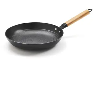 Qulinart by Brandt, Poêle en Fonte Ultra légère avec Couche Anti-adhésive en nid d’Abeille, Poele de 28 cm, Tous Feux dont Induction, Sans PFOA, chauffe de manière homogène et rapide